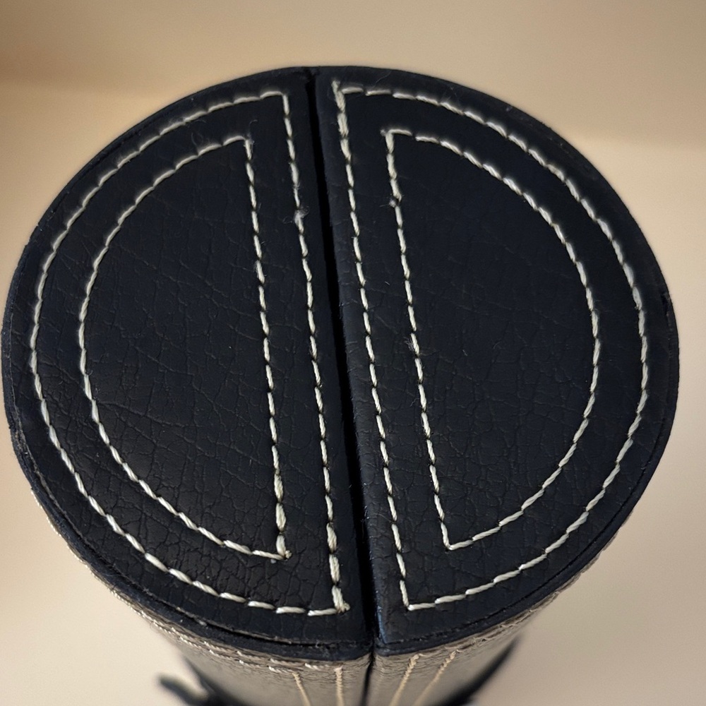 Jeun Bang Vintage Leather Travel Cylinder Jewelry Case. - Picture 12 of 14